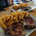 Foto de COSTILLITAS DE CERDO  ( A LA RIOJANA / MOSTAZA / BARBACOA)  CON GUARNICION