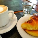 Foto de Café con Leche o Café Americano + Medialunas