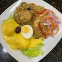 Foto de ARROZ CON POLLO Y PAPA A LA HUANCAINA