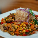 Foto de Wok de Vegetales con Arroz Yamaní