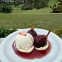 Foto de PERAS AL VINO TINTO + BOCHA HELADO