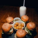 Foto de Combo 5 Mini Hamburguesas + 1 Porción de Papa Criolla + 1 Bebida