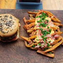 Foto de Hamburguesa con Papas Cheddar y Bacon